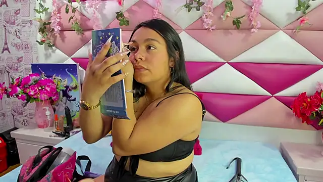 Snapshot of _Violeta_18 chatting on 11.20.25 Violeta 18 online show from 11.20.25