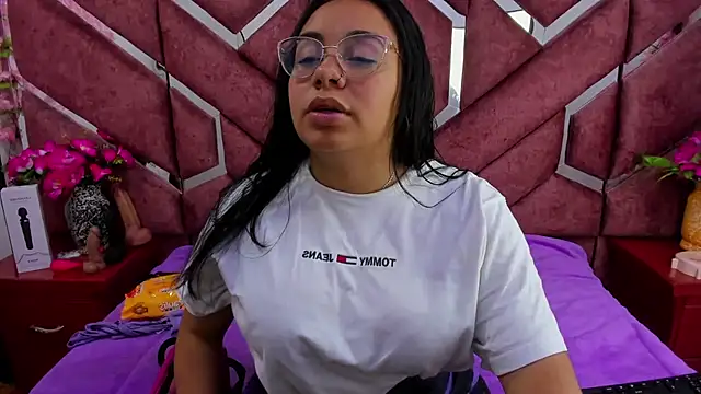 Snapshot of _Violeta_18 chatting on 11.28.25 Violeta 18 online show from 11.28.25