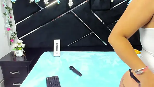 Snapshot of _Violeta_18 chatting on 12.04.25 Violeta 18 online show from 12.04.25