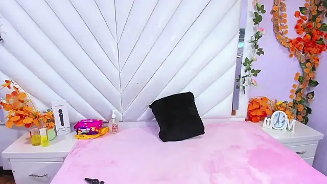 Snapshot of _Violeta_18 chatting on 12.14.25 Violeta 18 online show from 12.14.25