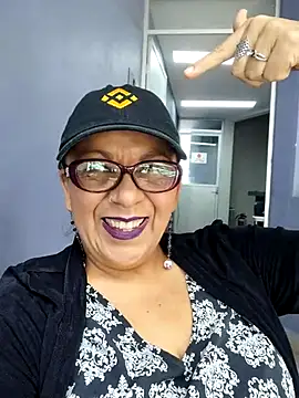 Snapshot of Tonhermosa chatting on 03.27.26 Tonhermosa online show from 03.27.26