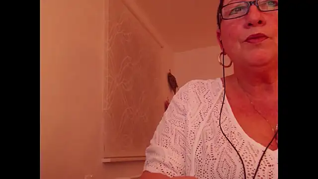 Snapshot of conny99 chatting on 02.14.25 conny99 online show from 02.14.25