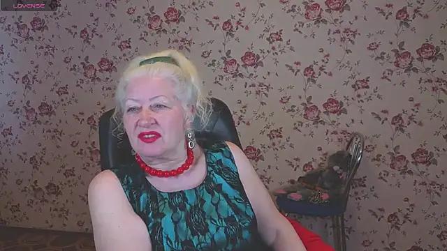 Snapshot of Maya_Mayflower chatting on 04.21.26 Maya Mayflower online show from 04.21.26