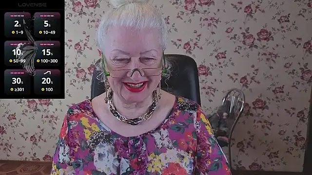Snapshot of Maya_Mayflower chatting on 04.28.26 Maya Mayflower online show from 04.28.26