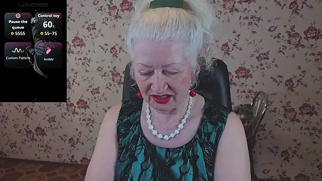 Snapshot of Maya_Mayflower chatting on 05.07.26 Maya Mayflower online show from 05.07.26