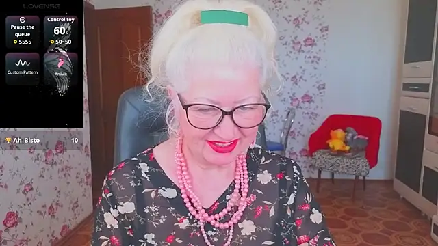 Snapshot of Maya_Mayflower chatting on 05.18.26 Maya Mayflower online show from 05.18.26