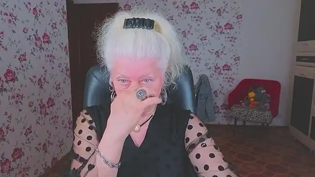 Snapshot of Maya_Mayflower chatting on 06.01.26 Maya Mayflower online show from 06.01.26