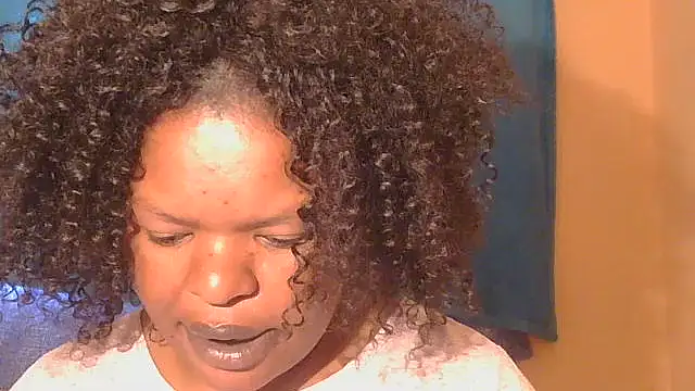 Snapshot of ebony_rose11 chatting on 09.14.25 ebony rose11 online show from 09.14.25