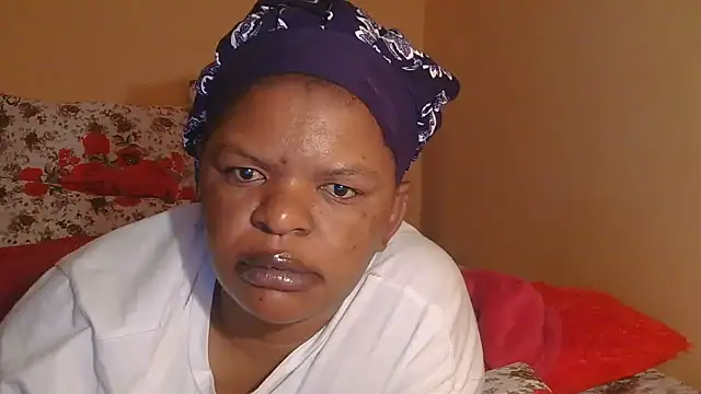 Snapshot of ebony_rose11 chatting on 10.08.25 ebony rose11 online show from 10.08.25