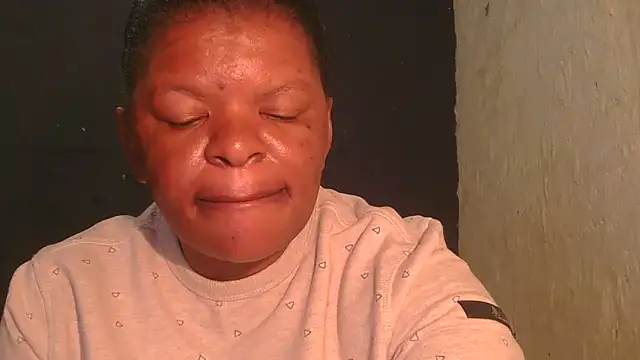 Snapshot of ebony_rose11 chatting on 10.30.25 ebony rose11 online show from 10.30.25