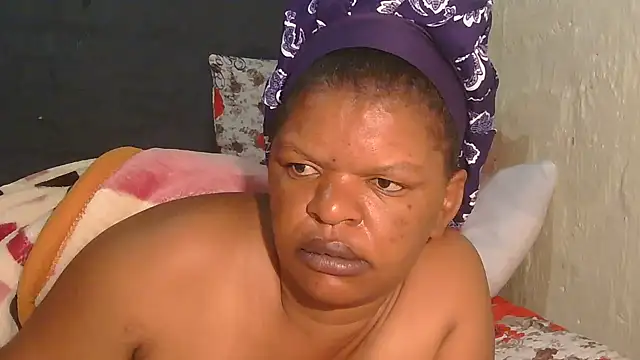 Snapshot of ebony_rose11 chatting on 11.06.25 ebony rose11 online show from 11.06.25