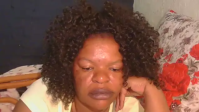 Snapshot of ebony_rose11 chatting on 11.18.25 ebony rose11 online show from 11.18.25