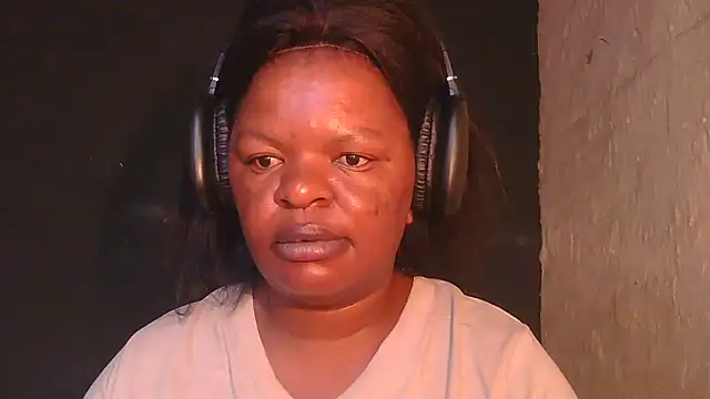 Snapshot of ebony_rose11 chatting on 01.13.26 ebony rose11 online show from 01.13.26