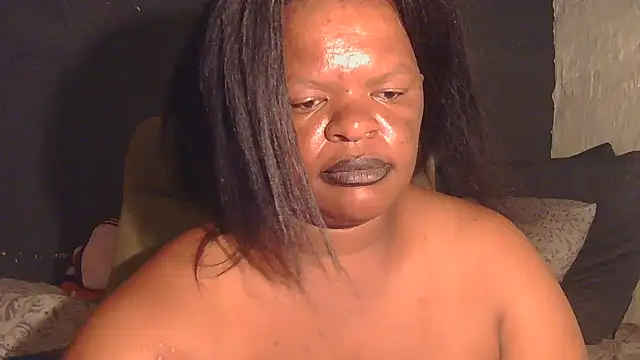 Snapshot of ebony_rose11 chatting on 02.06.26 ebony rose11 online show from 02.06.26