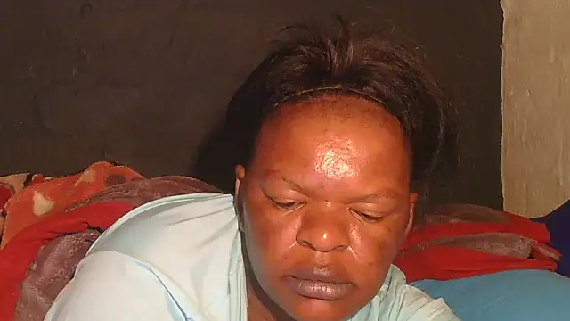 Snapshot of ebony_rose11 chatting on 02.14.26 ebony rose11 online show from 02.14.26