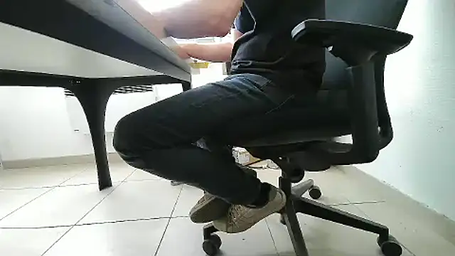 Snapshot of GM51-1988 chatting on 09.19.25 GM51-1988 online show from 09.19.25