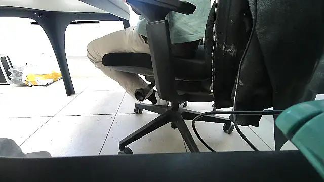 Snapshot of GM51-1988 chatting on 09.30.25 GM51-1988 online show from 09.30.25