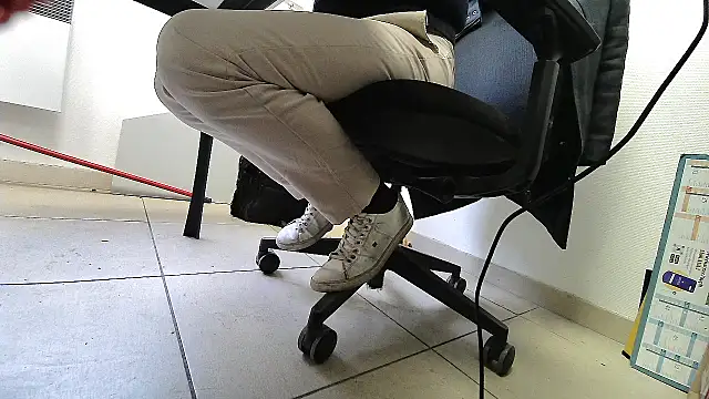 Snapshot of GM51-1988 chatting on 10.15.25 GM51-1988 online show from 10.15.25