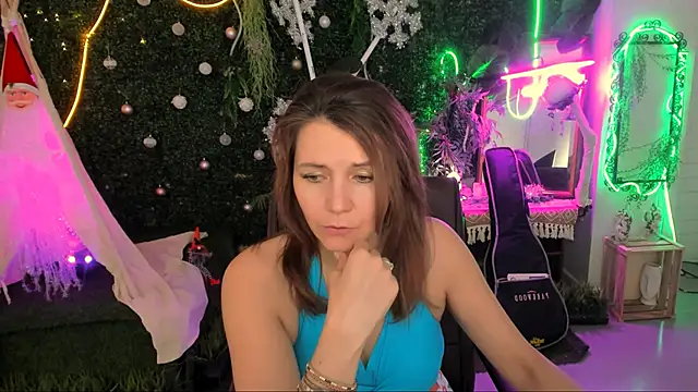 NicoleHitman online show from 12.21.25