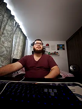 Snapshot of Edmund98 chatting on 11.07.25 Edmund98 online show from 11.07.25