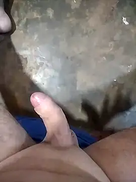 Snapshot of mivergom chatting on 11.25.25 mivergom online show from 11.25.25