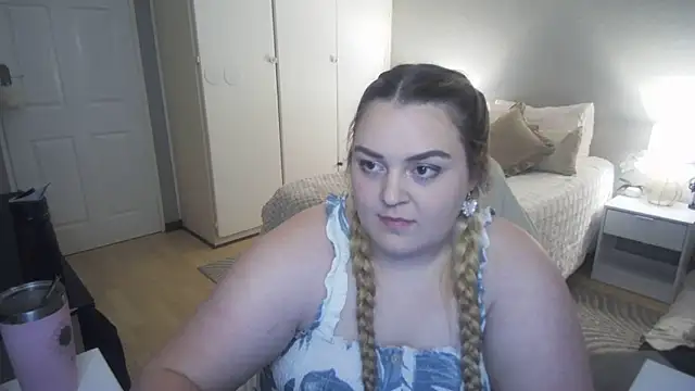 Snapshot of Neytjie chatting on 11.17.25 Neytjie online show from 11.17.25