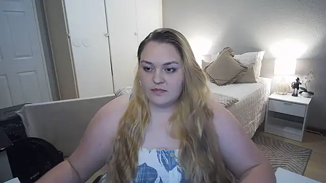 Snapshot of Neytjie chatting on 11.27.25 Neytjie online show from 11.27.25