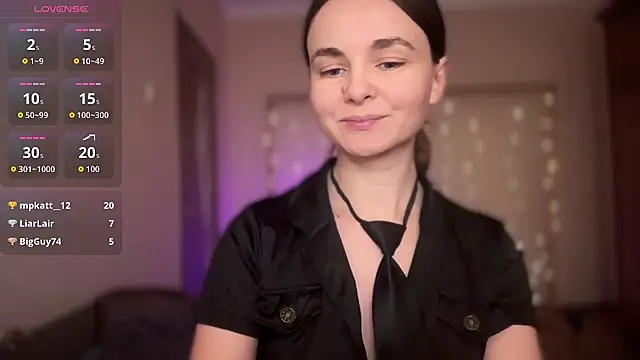 Snapshot of lanaloulou chatting on 09.22.25 lanaloulou online show from 09.22.25
