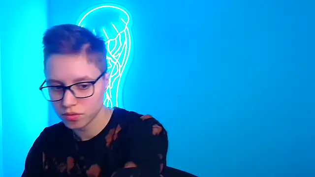 Bella Swannn online show from 03.13.25