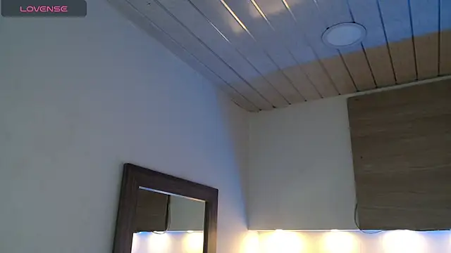 Cristal Velle online show from 09.25.25