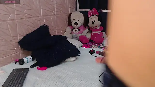 Snapshot of Aleska128 chatting on 04.18.26 Aleska128 online show from 04.18.26