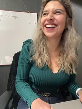 Isabella Varella online show from 12.18.25