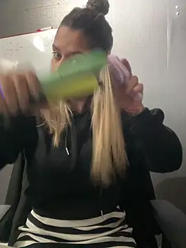 Snapshot of Isabella_Varella chatting on 02.04.26 Isabella Varella online show from 02.04.26