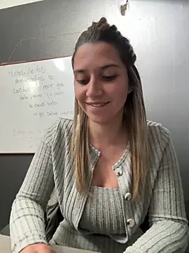 Snapshot of Isabella_Varella chatting on 02.11.26 Isabella Varella online show from 02.11.26