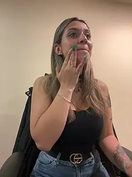 Snapshot of Isabella_Varella chatting on 02.25.26 Isabella Varella online show from 02.25.26