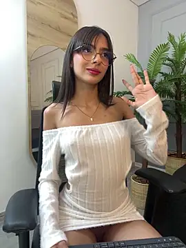 ZaraLuuv online show from 11.30.25