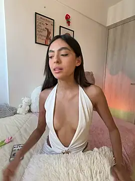 Snapshot of ZaraLuuv chatting on 07.18.26 ZaraLuuv online show from 07.18.26