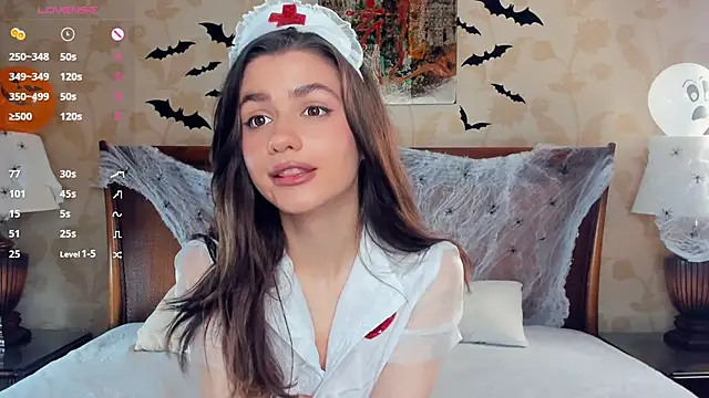 Snapshot of CathrynCovil chatting on 10.28.25 CathrynCovil online show from 10.28.25