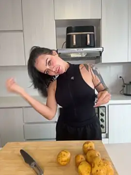 Snapshot of ValentinaMilann chatting on 05.02.26 ValentinaMilann online show from 05.02.26