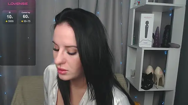 JuliyaMayss online show from 10.14.25