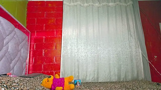 Snapshot of daniia_johns chatting on 10.22.25 daniia johns online show from 10.22.25