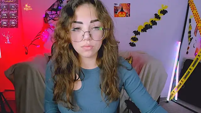 Snapshot of kiki_swan chatting on 10.30.25 kiki swan online show from 10.30.25