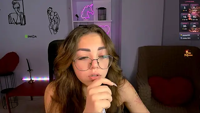 Snapshot of kiki_swan chatting on 11.07.25 kiki swan online show from 11.07.25