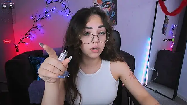 Snapshot of kiki_swan chatting on 11.24.25 kiki swan online show from 11.24.25