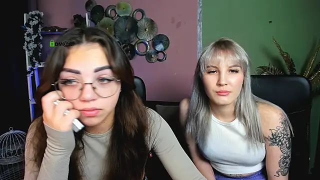 Snapshot of kiki_swan chatting on 12.04.25 kiki swan online show from 12.04.25