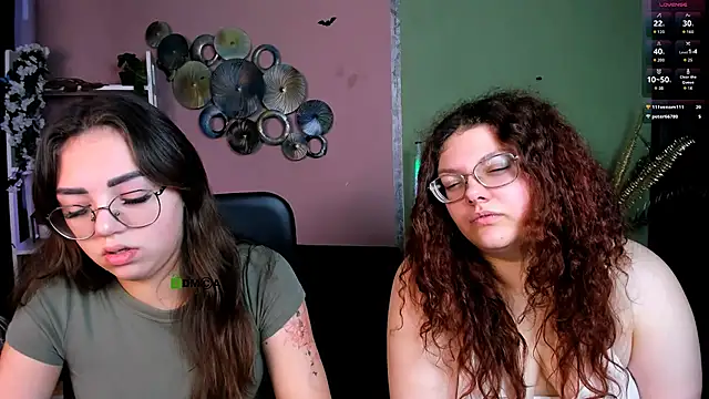 Snapshot of kiki_swan chatting on 12.05.25 kiki swan online show from 12.05.25