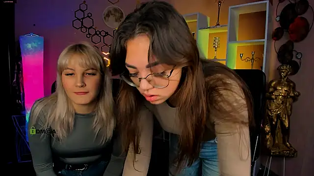 Snapshot of kiki_swan chatting on 12.19.25 kiki swan online show from 12.19.25