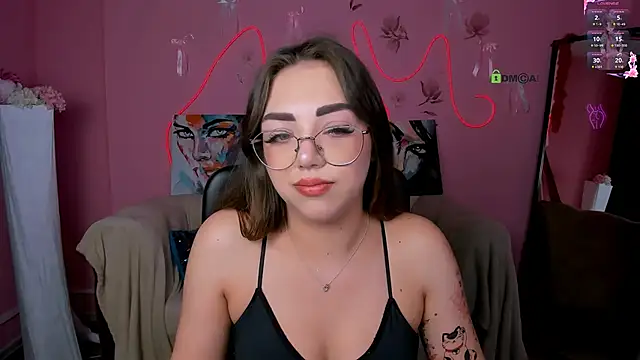 Snapshot of kiki_swan chatting on 06.18.26 kiki swan online show from 06.18.26