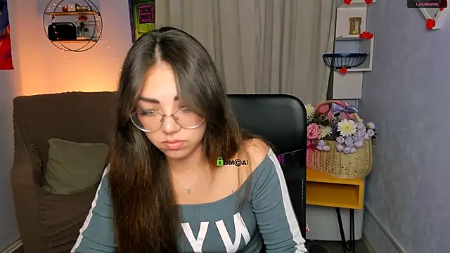 Snapshot of kiki_swan chatting on 06.25.26 kiki swan online show from 06.25.26