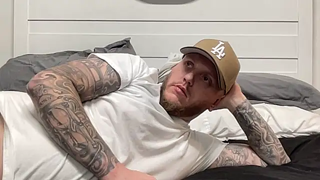 Snapshot of Thegreatwhitepipe chatting on 11.04.25 Thegreatwhitepipe online show from 11.04.25